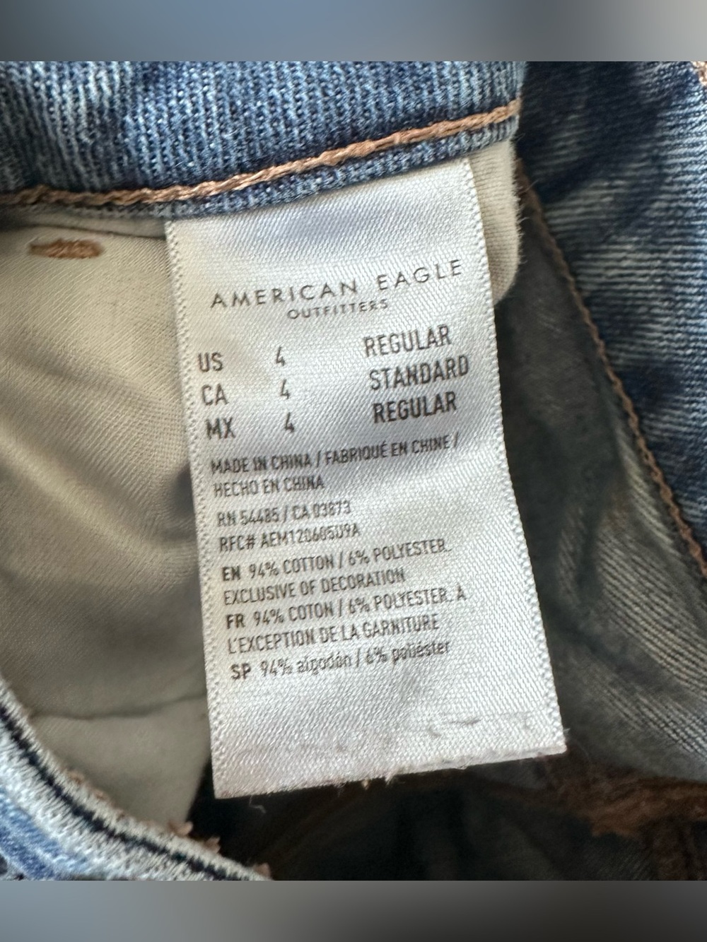 American Eagle Mom Jean Ripped Size 4 - Picture 6 of 8